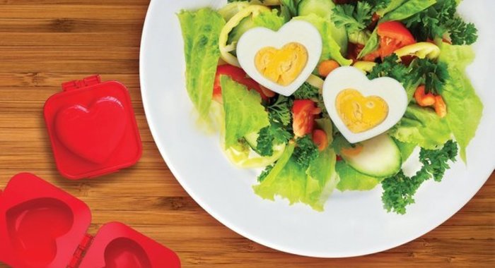 Салат с овощами и яйцом