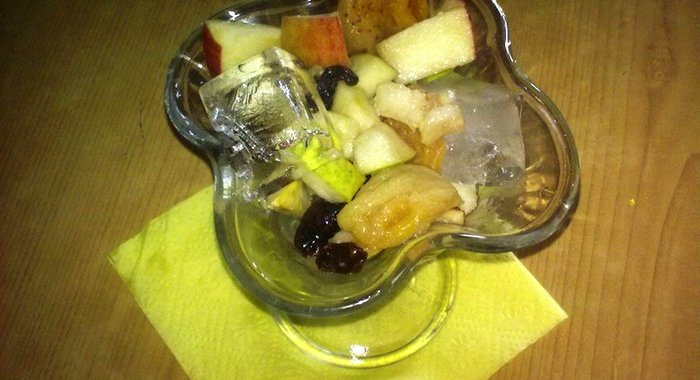 Салат из фруктов со льдом