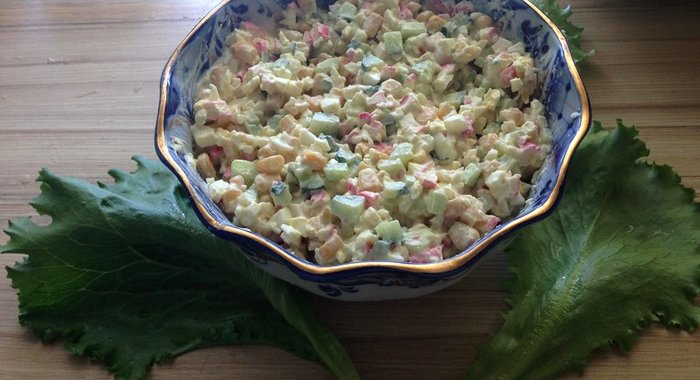 Салат с крабовыми палочками