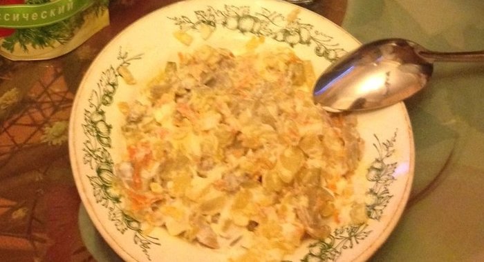 Салат Обжорка с мясом и грибами