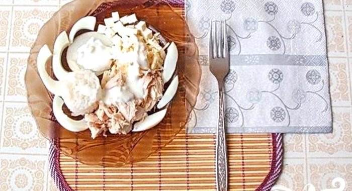 Белый салат с куриной грудкой