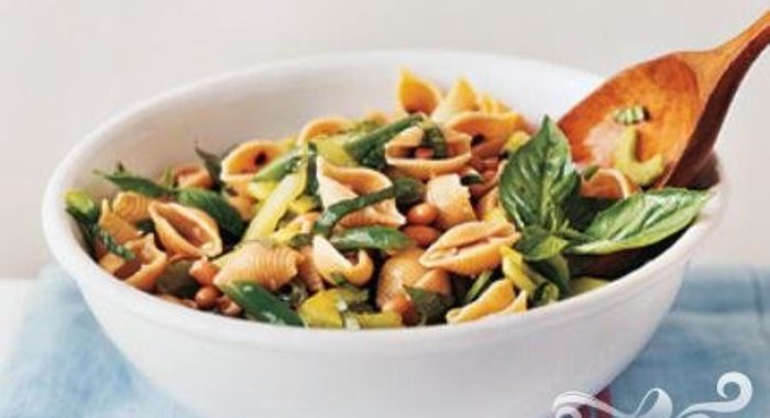 Салат с пастой и фасолью