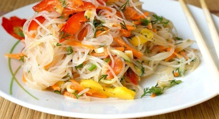 Салат из фунчозы по-корейски