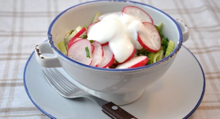 Салат из редиски и сельдерея