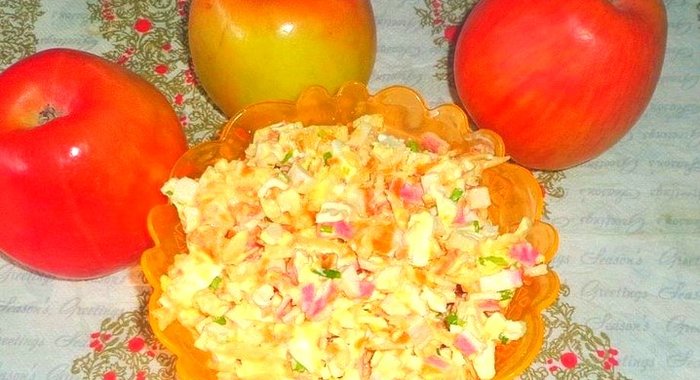 Салат с тушеной морковью и сыром