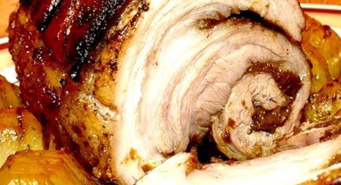 Рулет из свиной вырезки с копченой грудинкой