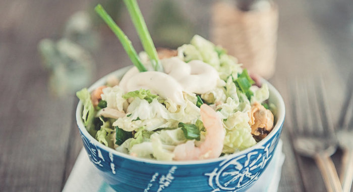 Салат с морским коктейлем