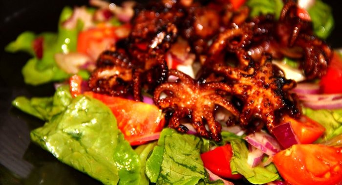 Салат с осьминогами