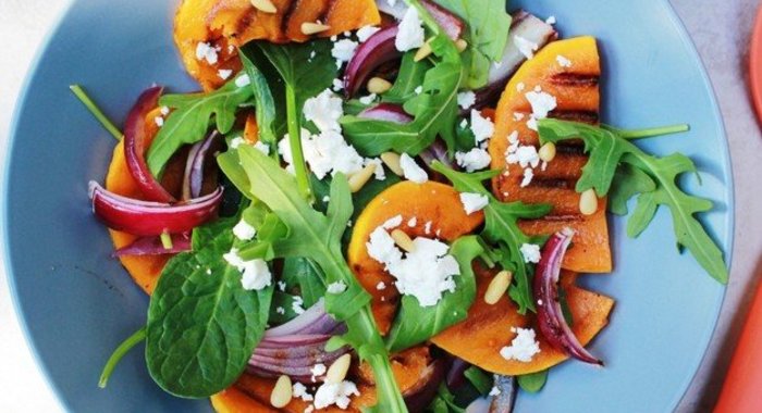 Салат с тыквой, фетой и кедровыми орехами