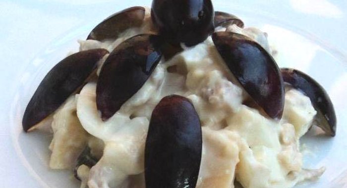 Салат с виноградом и курицей