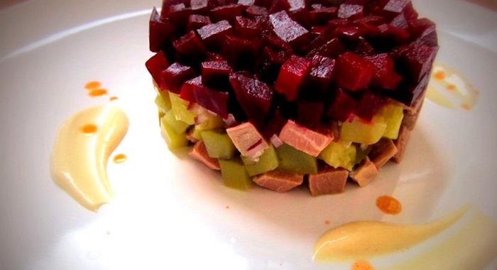Салат с говядиной и свеклой