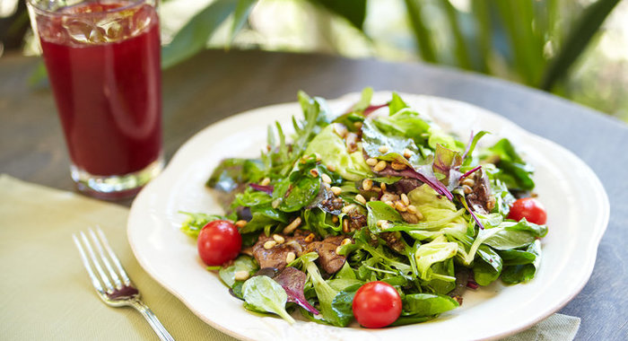 Салатный микс с куриной печенью