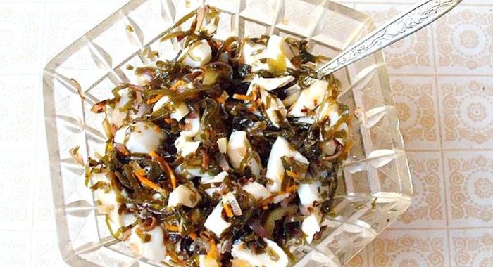 Салат с кальмарами