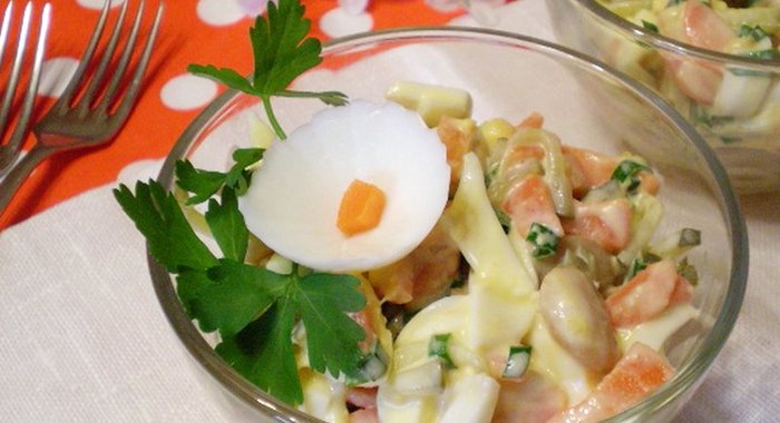 Салат с консервированной фасолью