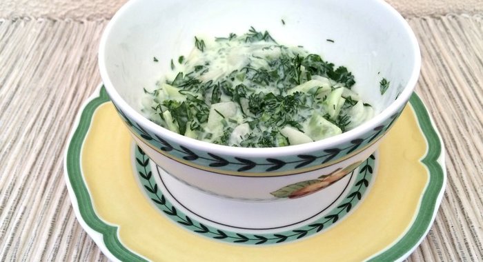 Салат из редиса с кислым молоком
