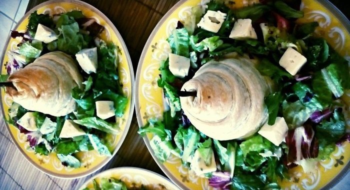 Салат с грушей и горгонзолой