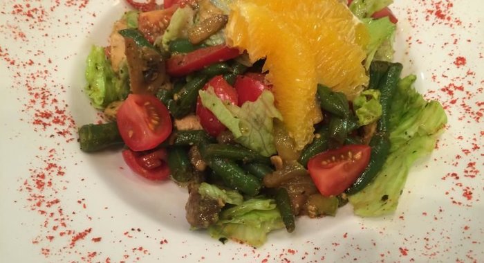 Теплый салат с курицей