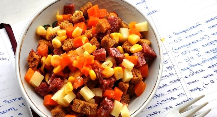 Салат с кириешками