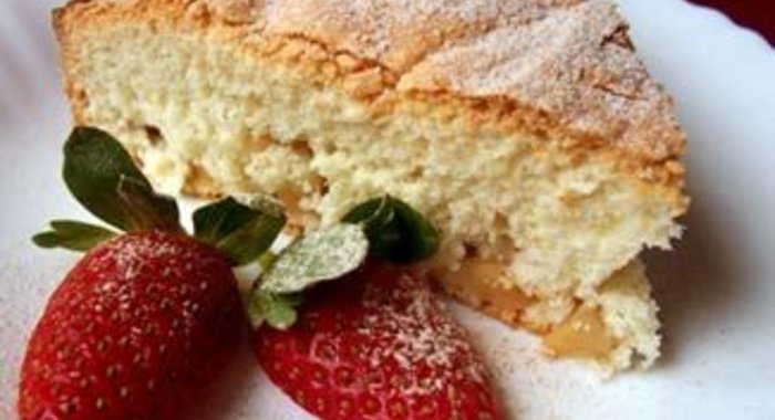 Яблочная шарлотка