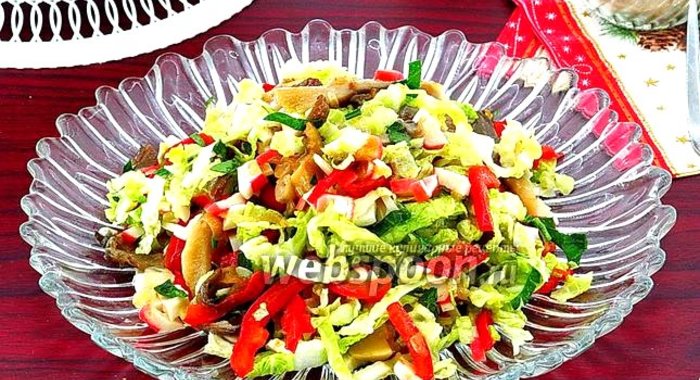 Салат из овощей с вёшенкой и крабовыми палочками