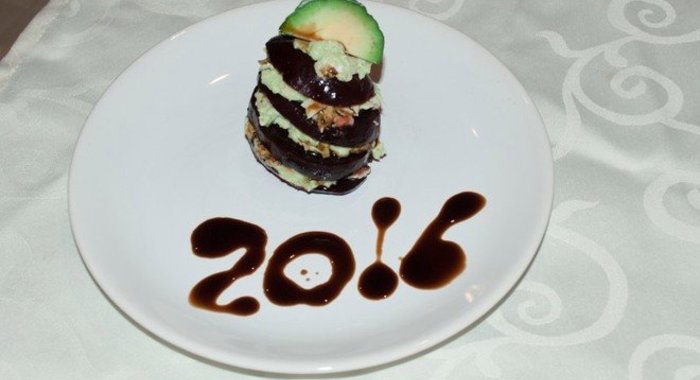 Салат из свеклы с авокадо