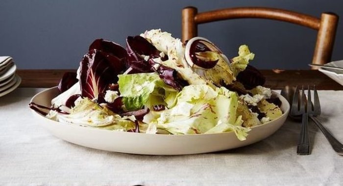 Радичио с финиками и фетой