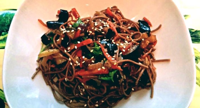 Гречневая лапша с овощами