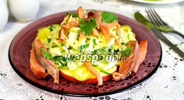 Салат из капусты и копчёной горбуши