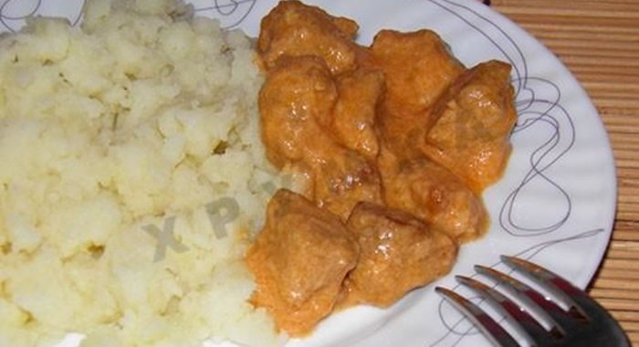 Гуляш из свинины в мультиварке