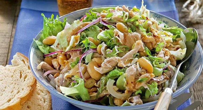 Салат из курицы и фасоли
