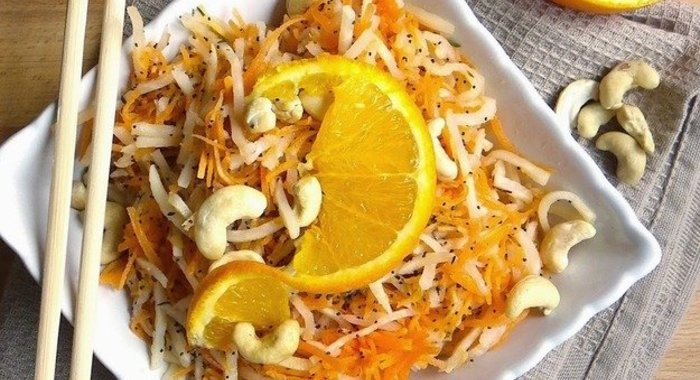 Морковный салат с сельдереем