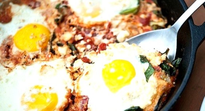 Яичница с брынзой