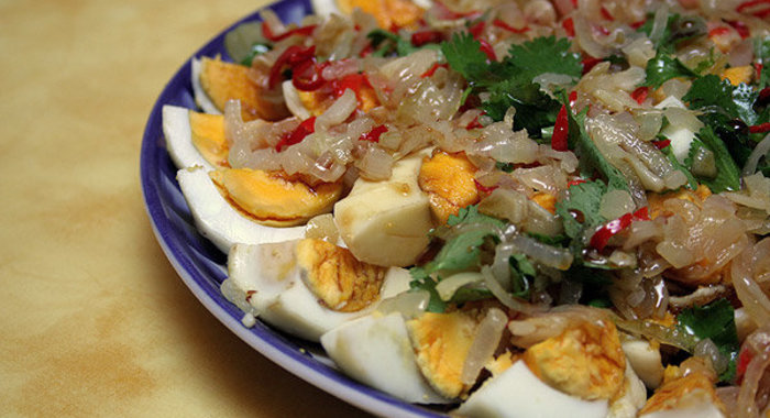 Тайский салат из яиц