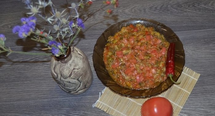 Салат из печеных перцев и баклажанов
