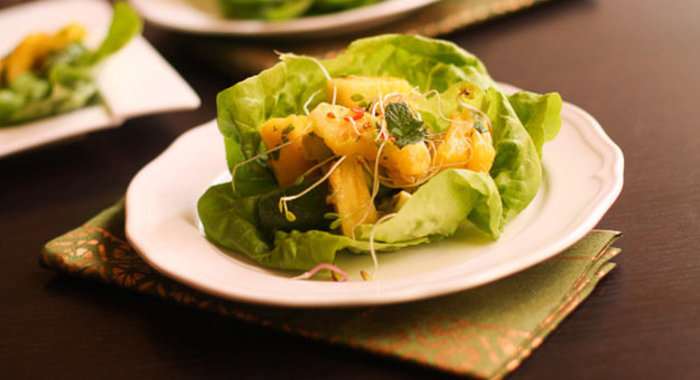 Салат с грибами и ананасами