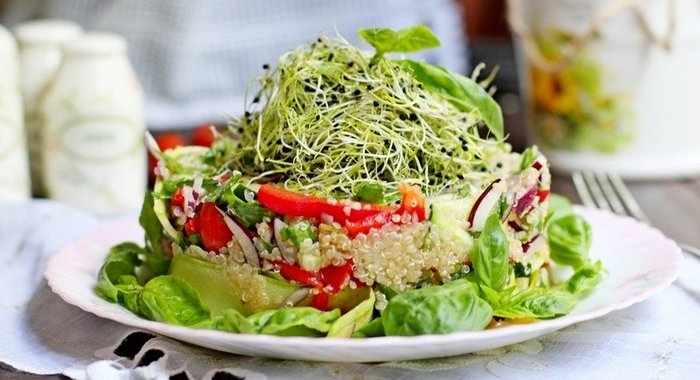 Салат из киноа и овощей