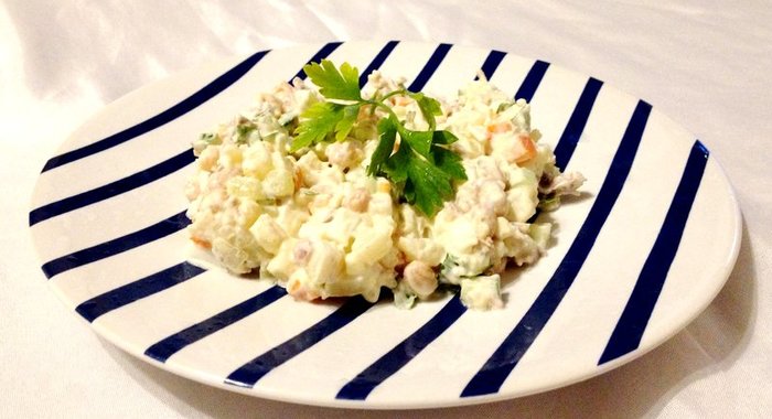 Салат с фасолью и говядиной