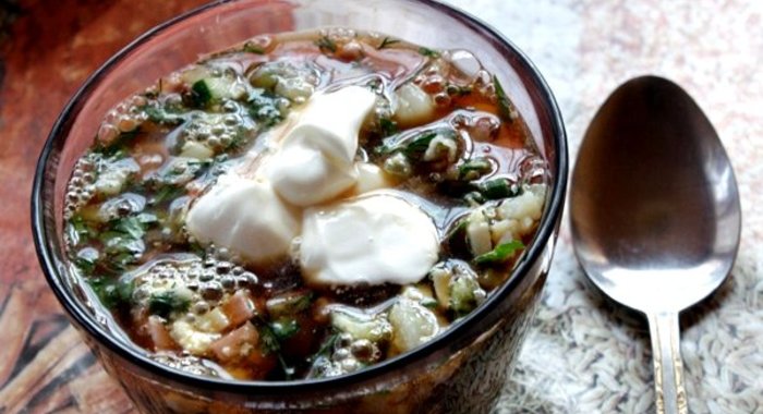 Окрошка на квасе с колбасой