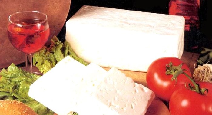 Салат из творога и брынзы