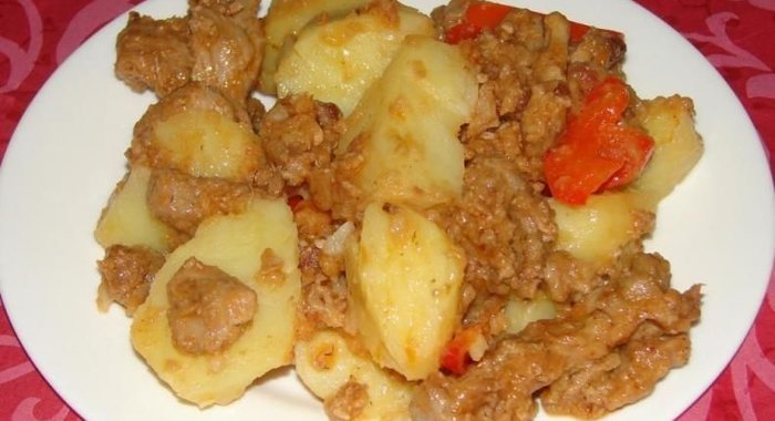 Гуляш с картошкой