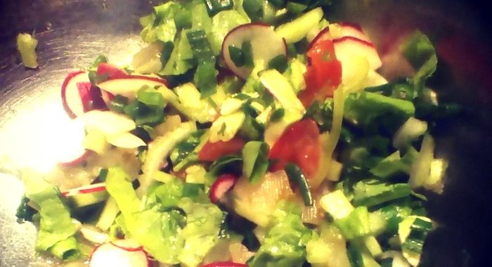 Салат «Трейсерский» с помидорами и редисом