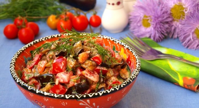 Тёплый салат с баклажанами