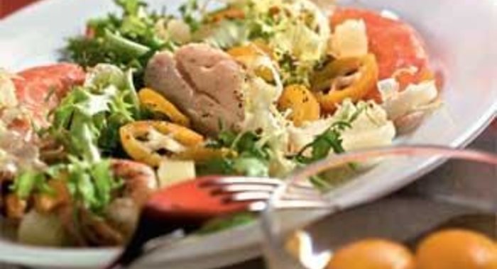 Салат с маринованными кумкватами