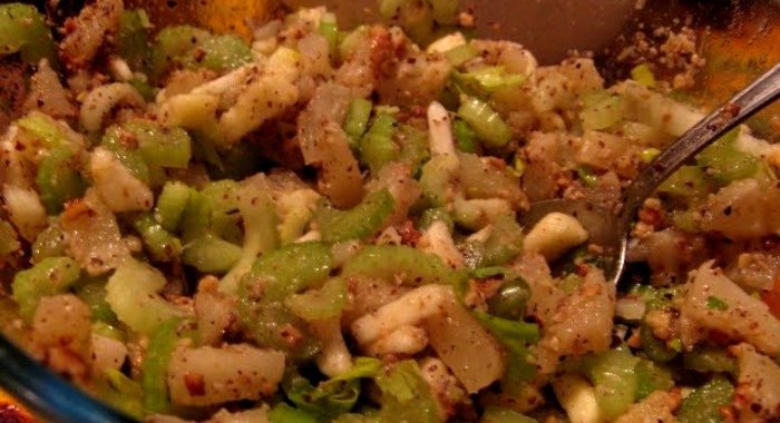 Салат с сельдереем и с ананасом