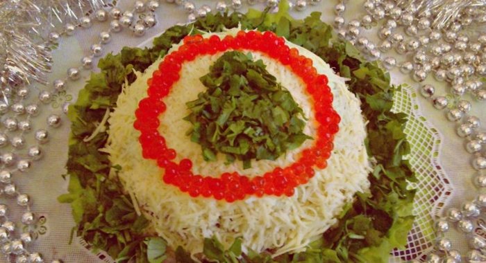 Новогодний салат с ананасами