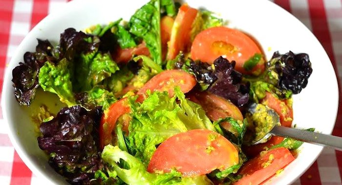 Салат с фисташками