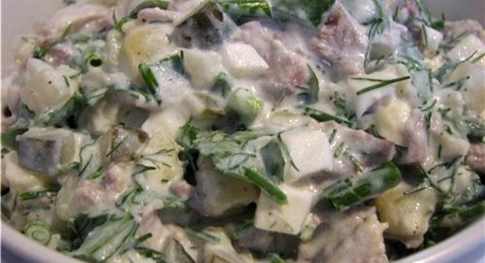 Легкий салат из куриной грудки и сельдерея