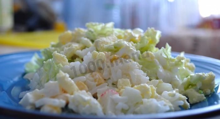 Салат с крабовыми палочками огурцом и китайской капустой