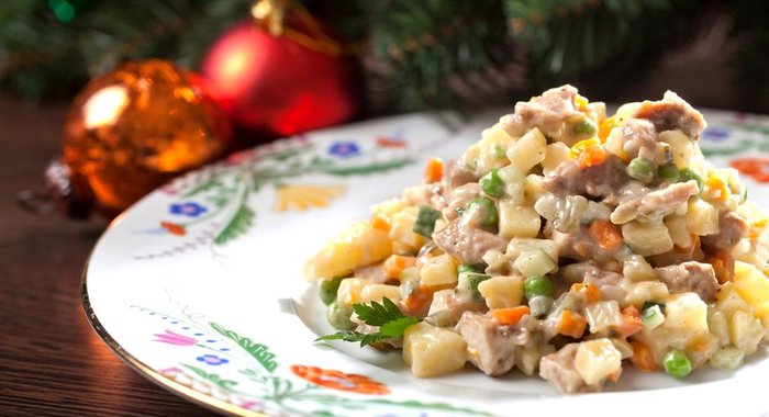 Салат «Столичный» с копченой курицей