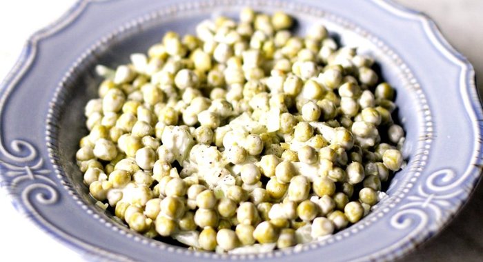 Салат с зелёным консервированным горошком